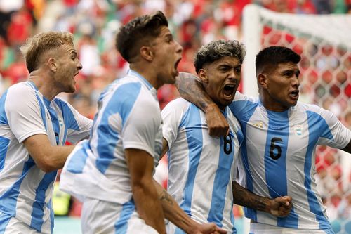 Vì sao bàn gỡ hòa 2-2 của Argentina không được công nhận?