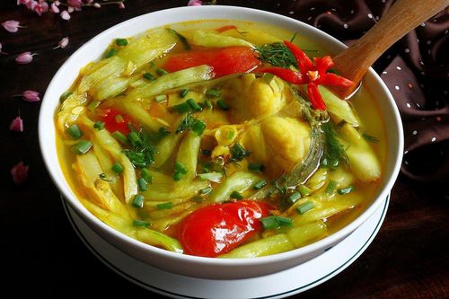 Cách nấu canh cá dọc mùng, không lo bị ngứa