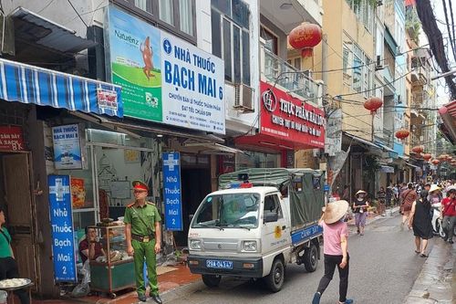 Xử lý vi phạm về trật tự đô thị trên trục Đê La Thành - ngõ chợ Khâm Thiên