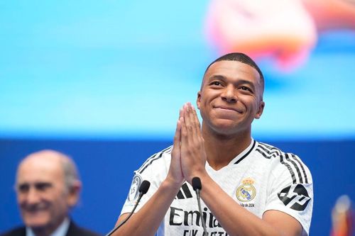 HLV Ancelotti hé lộ cách dùng Mbappe
