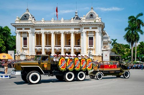 Linh cữu Tổng Bí thư di chuyển qua các tuyến đường tại Hà Nội