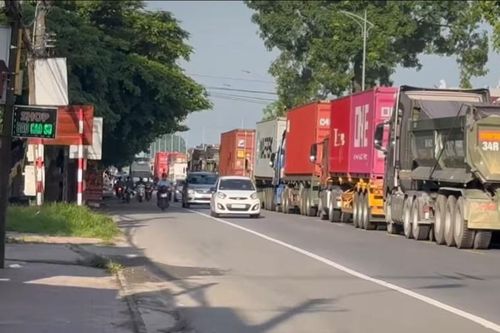 Tai nạn giao thông mới nhất 26/7/2024: va chạm xe Howo, 2 mẹ con tử vong