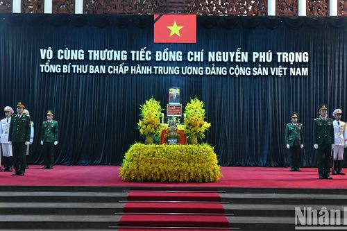 Hàng nghìn đoàn của lãnh đạo các cấp và nhân dân cả nước, kiều bào và bạn bè quốc tế viếng Tổng Bí thư