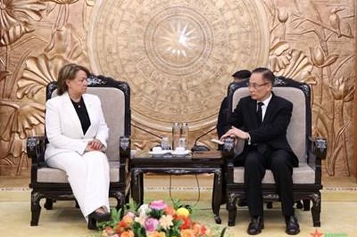 Trưởng ban Đối ngoại Trung ương Lê Hoài Trung tiếp đoàn Đảng Phong trào cánh tả thống nhất Dominicana