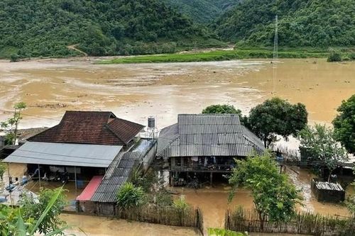 Mưa lớn, lũ quét, sạt lở đất gây thiệt hại nặng tại nhiều địa phương