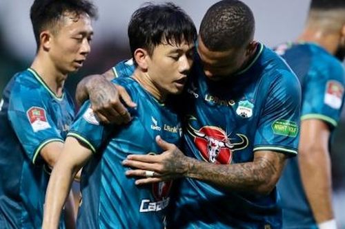 Minh Vương tiếp tục 'dành cả thanh xuân' với HAGL