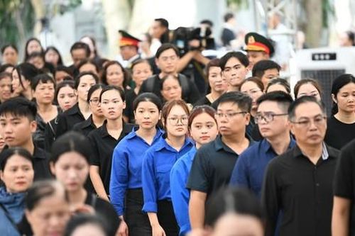 Nước mắt không ngừng rơi tiếc thương Tổng Bí thư Nguyễn Phú Trọng