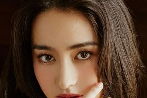 Lý Uyển Đát được khen đẹp như Trương Bá Chi