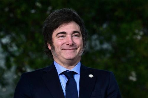 Tổng thống Argentina và Pháp sẽ gặp nhau khi căng thẳng gia tăng vì phân biệt chủng tộc trong bóng đá