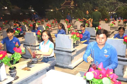 Thắp nến tri ân, tưởng nhớ các Anh hùng liệt sĩ