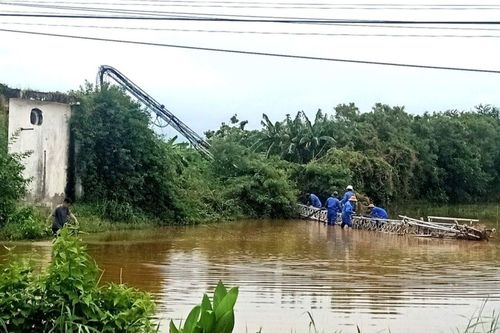 Bạc Liêu: Trụ thu phát sóng bị gãy đổ do giông lốc