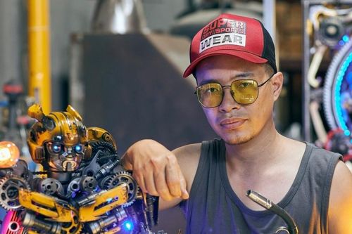 'Thổi hồn' vào phụ tùng ô tô, xe máy cũ, 8X thu hơn trăm triệu đồng mỗi tháng