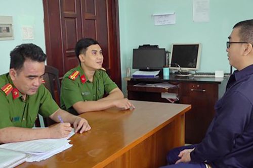 Bắt tạm giam nhân viên ngân hàng ở TPHCM chiếm đoạt 8 tỷ đồng