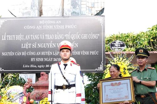 Vĩnh Phúc: Trao Bằng Tổ quốc ghi công đối với liệt sỹ Nguyễn Văn Hiến