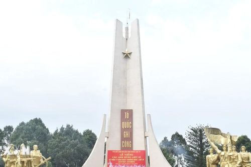 Nhiều địa phương tổ chức thắp nến tri ân các Anh hùng liệt sỹ