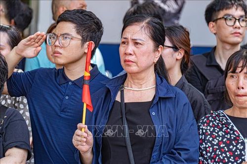 Người dân xúc động tiễn đưa Tổng Bí thư Nguyễn Phú Trọng