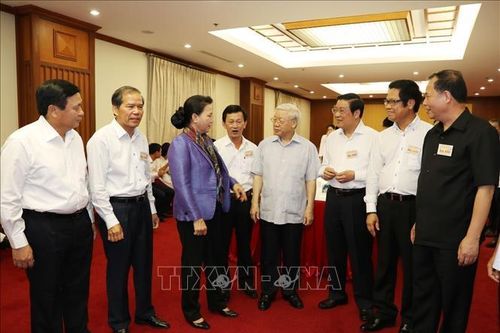 Phất cao ngọn cờ chống 'giặc nội xâm'