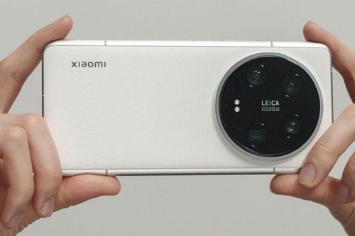 Đối thủ của Samsung Galaxy S24 Ultra, iPhone 15 Pro Max giảm giá mạnh tại Việt Nam