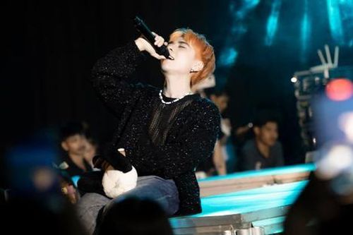 Nam ca sĩ Việt từng suýt bị chủ nhà đuổi vì không có tiền, nay nổi tiếng ra tận nước ngoài