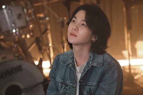 Album của Suga (BTS) lọt top bán chạy nhất tại Mỹ, thứ hạng gây bất ngờ