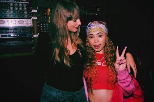 Nữ rapper trẻ bật khóc khi được Taylor Swift ngỏ lời mời hợp tác