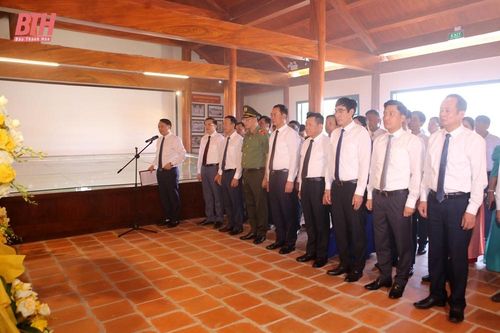 Đoàn đại biểu tỉnh dâng hoa, dâng hương tại các cụm, khu di tích lịch sử cách mạng