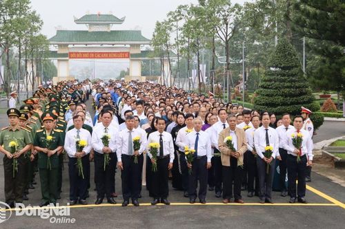 Lãnh đạo tỉnh viếng liệt sĩ nhân kỷ niệm 77 năm Ngày Thương binh - liệt sĩ