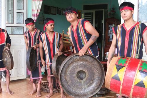 Gìn giữ và trao truyền giá trị văn hóa của người Jrai
