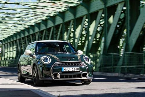 MINI Cooper 3 Door 2024 phiên bản thấp nhất có giá gần 1,96 tỷ đồng