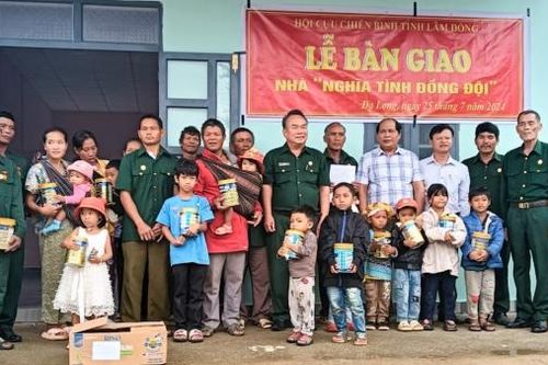 Hội CCB tỉnh bàn giao nhà cho hội viên khó khăn