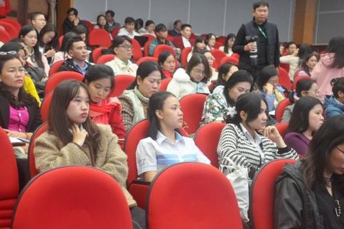 Nghiên cứu về dạy và học, quản lý giáo dục ở Việt Nam trong bối cảnh chuyển đổi số: Chủ đề và phương pháp