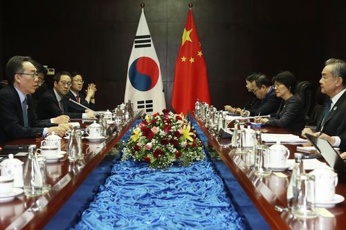 Hội nghị ASEAN: Bộ trưởng Ngoại giao Trung Quốc gặp riêng rẽ người đồng cấp Nhật Bản và Hàn Quốc