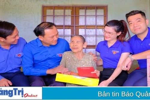 Thăm, tặng quà các Mẹ Việt Nam anh hùng