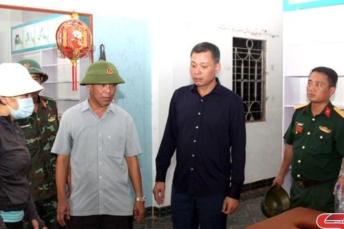 Đồng chí Phó Chủ tịch UBND tỉnh kiểm tra tình hình mưa lũ tại xã Chiềng Xôm