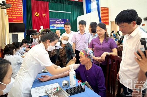 400 người có công được khám, tư vấn, xét nghiệm sàng lọc viêm gan