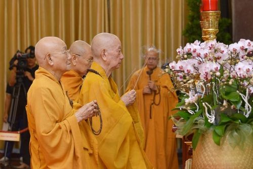 'Ngài Tổng Bí thư Nguyễn Phú Trọng như hoa hướng dương luôn nhìn về phía trước'