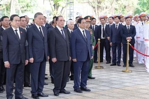 Lực lượng Cảnh vệ nén đau thương, cùng các lực lượng đảm bảo an ninh, an toàn Lễ Quốc tang