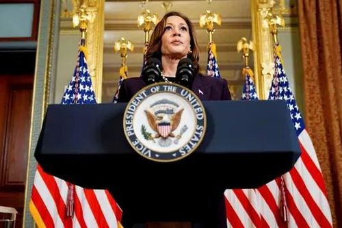 Bà Kamala Harris sẵn sàng tranh luận với ông Trump