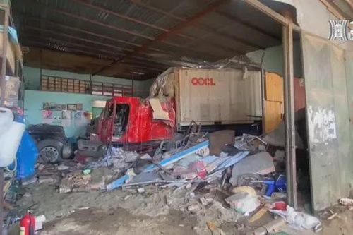 Container chạy quá tốc độ gây tai nạn, ba người tử vong