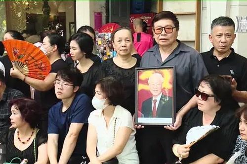 Người người tiễn đưa Tổng Bí thư Nguyễn Phú Trọng
