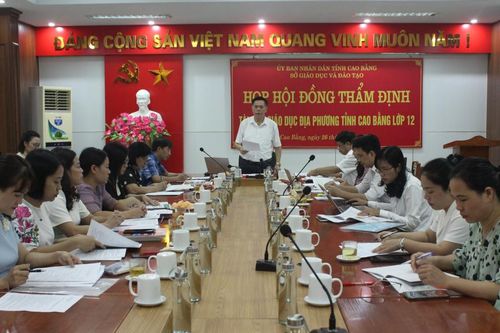Họp Hội đồng thẩm định tài liệu giáo dục địa phương lớp 12