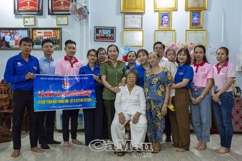 'Các con luôn bên Mẹ'