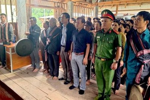 Các thôn, buôn của người Xơ Đăng tổ chức lễ viếng Tổng Bí thư Nguyễn Phú Trọng
