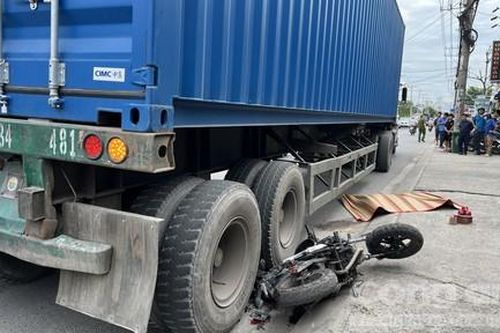Xe container cán tử vong người đi xe máy trên đường Nguyễn Duy Trinh