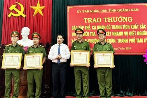 Khen thưởng lực lượng Công an truy bắt nhanh kẻ giết người trong con hẻm