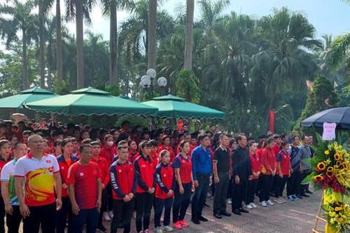 Hơn 300 tuyển thủ quốc gia dâng hương tưởng niệm các anh hùng, liệt sĩ