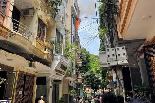 Kịp thời khống chế đám cháy trong ngõ 20 phố Trần Quý Kiên