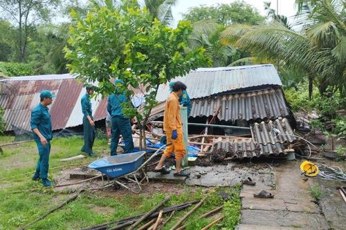 Bạc Liêu: Mưa lớn kèm dông, lốc làm nhiều căn nhà bị hư hỏng