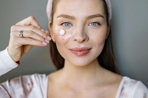 6 lưu ý dưỡng mắt đúng cách từ tiến sĩ da liễu