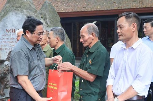Thực hiện chính sách ưu đãi người có công bằng trách nhiệm và tỏ lòng biết ơn sâu sắc nhất